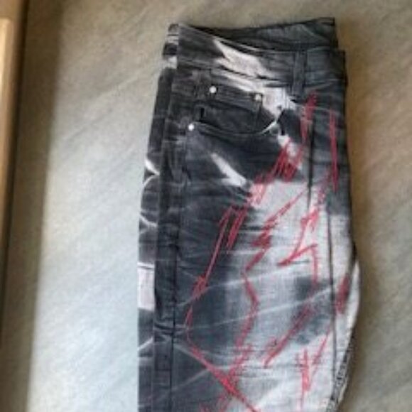 Black Distressed Jeans with Red Stitched Accents Men's 36 NWT - Picture 4 of 10